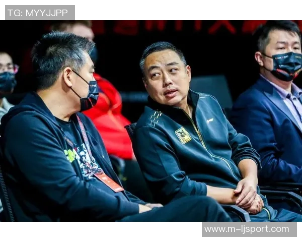 激情四溢的绿茵场上观众的欢呼与呐喊交织成动人乐章